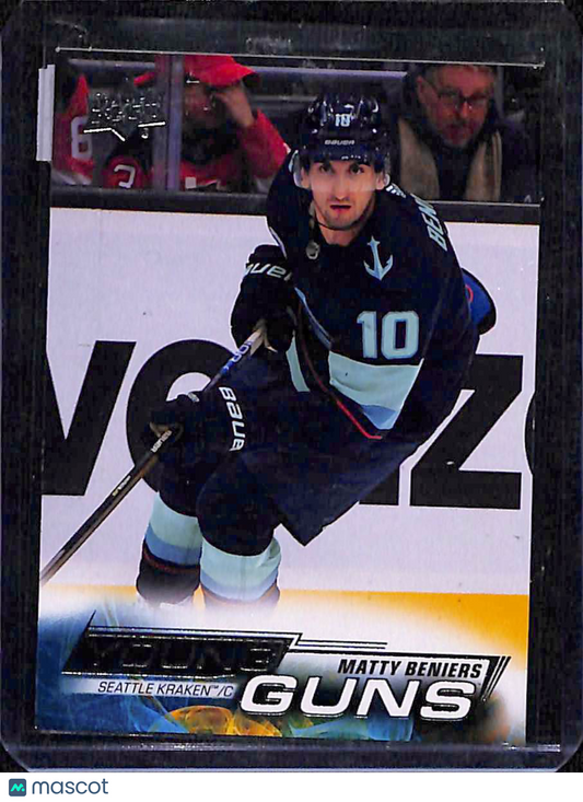 2022-23 Upper Deck Series 1 Matty Beniers #213 Young Gun